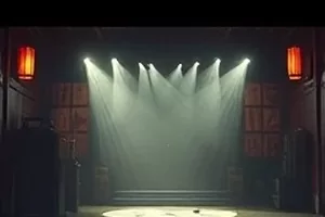 《无风带》帆船停在海面中央没有一丝波纹