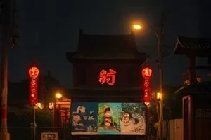 《草稿人生》办公室白板上密密麻麻的修改箭头